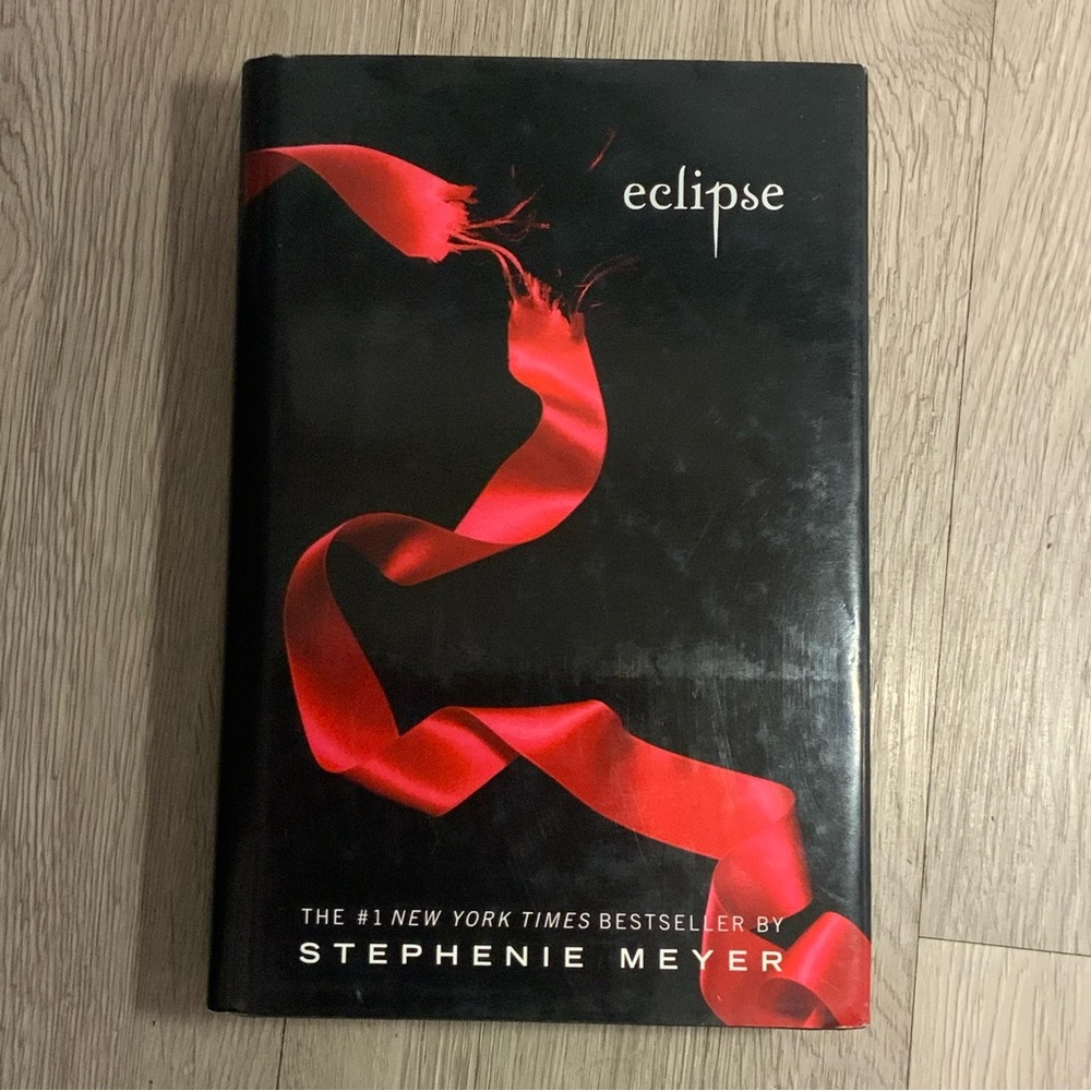 Eclipse (Twilight) - Hardcover Book By Meyer, Stephenie - VERY GOOD